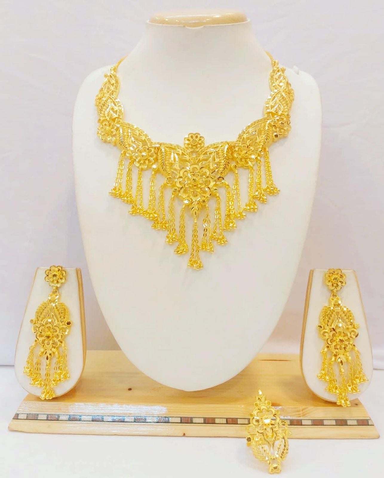Collar 0528