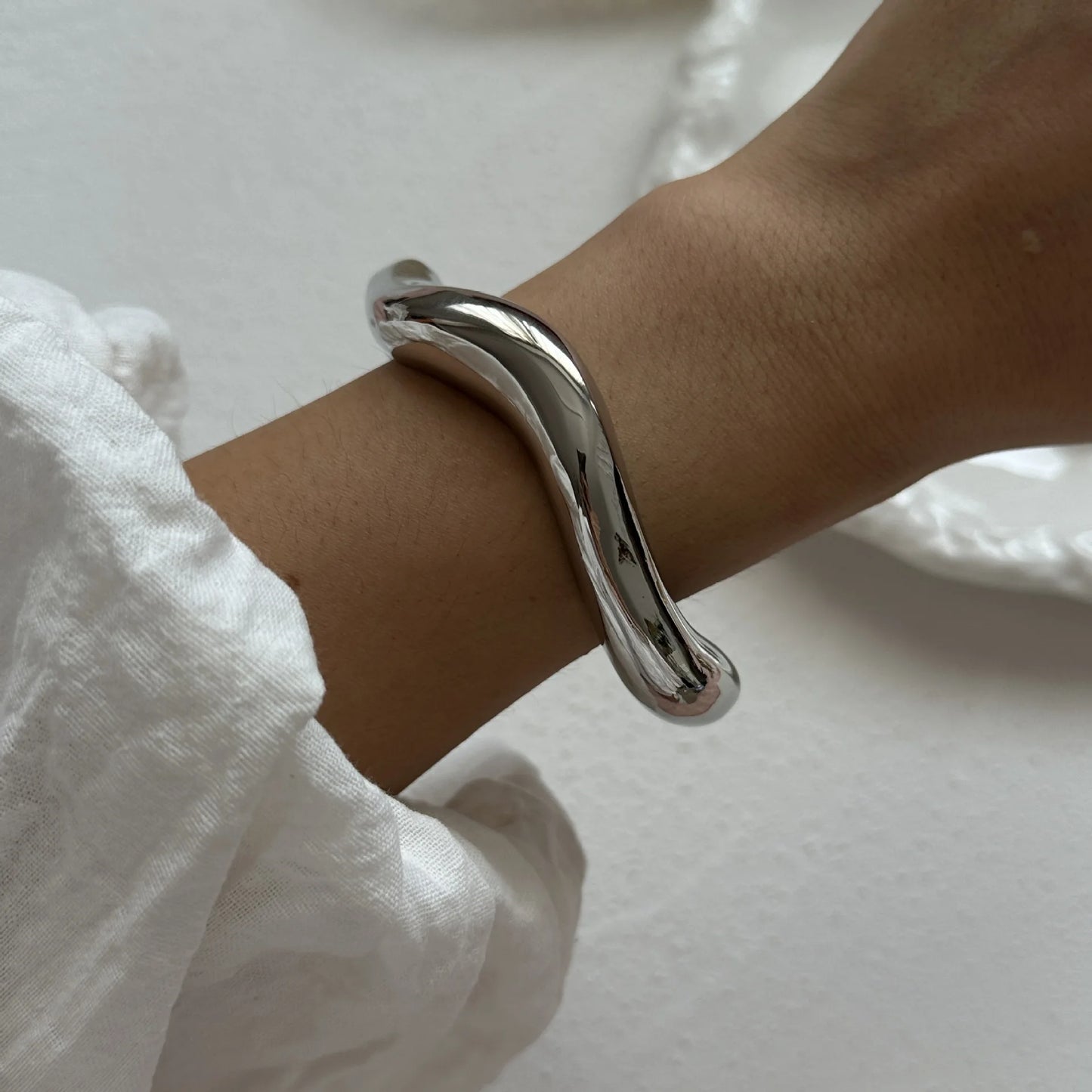 Vintage Chunky Irregular Cuff Bracelet – Gold & Silver Plated Smooth Metal Bangle for Women & Men