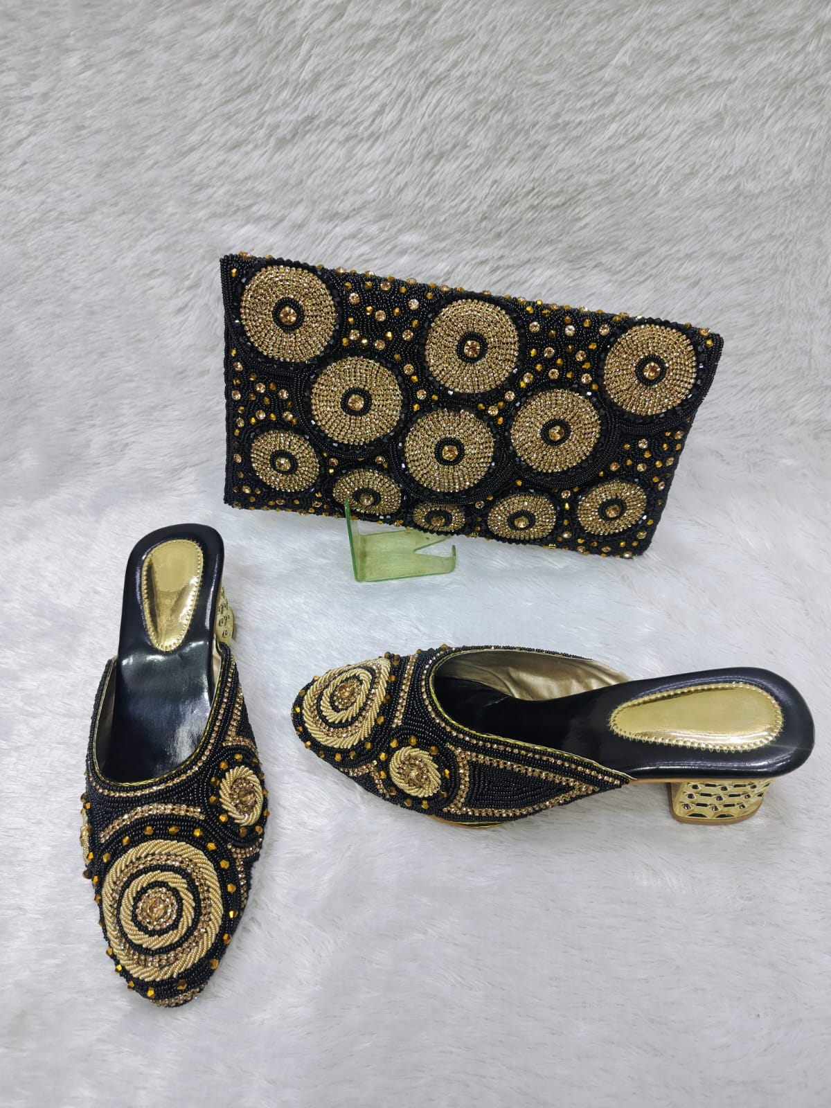 Conjunto de tacón y clutch 0015