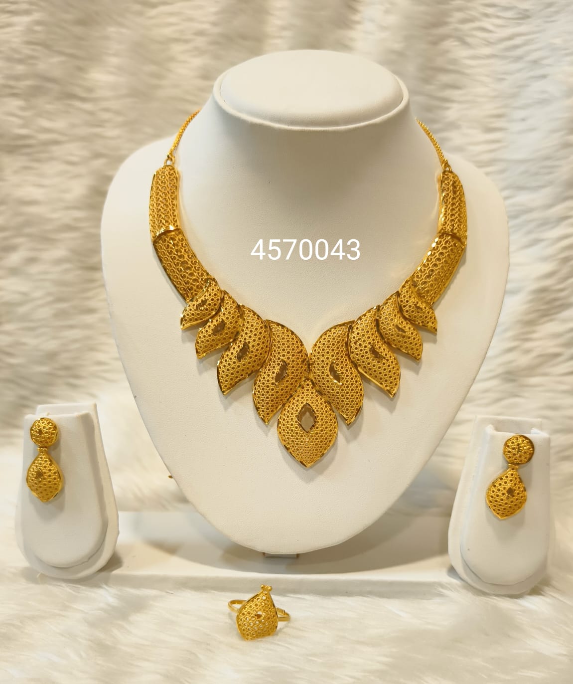 Collar 0570