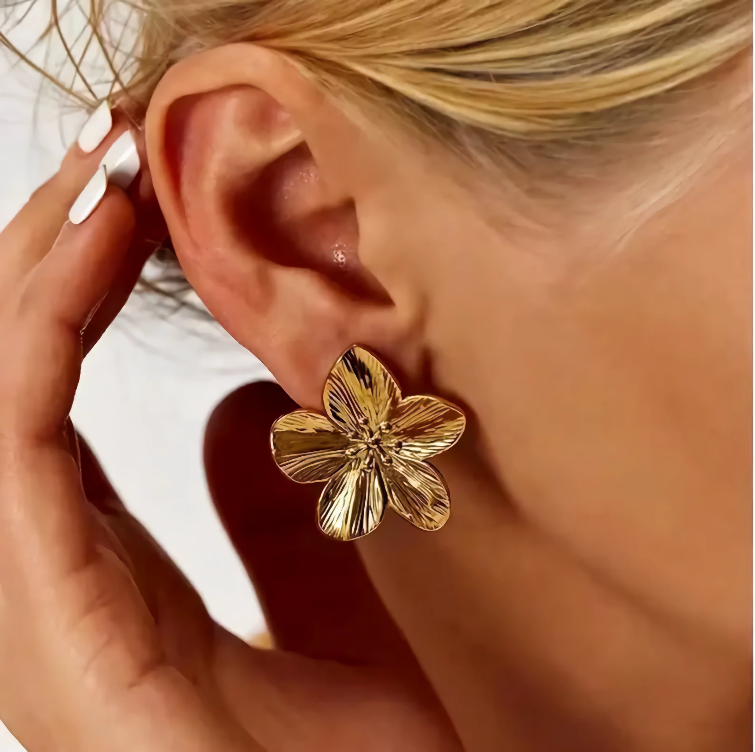 Pendientes Unift Vintage con diseño de flores para mujer: joyas bohemias de acero inoxidable chapado en oro de 14 quilates.