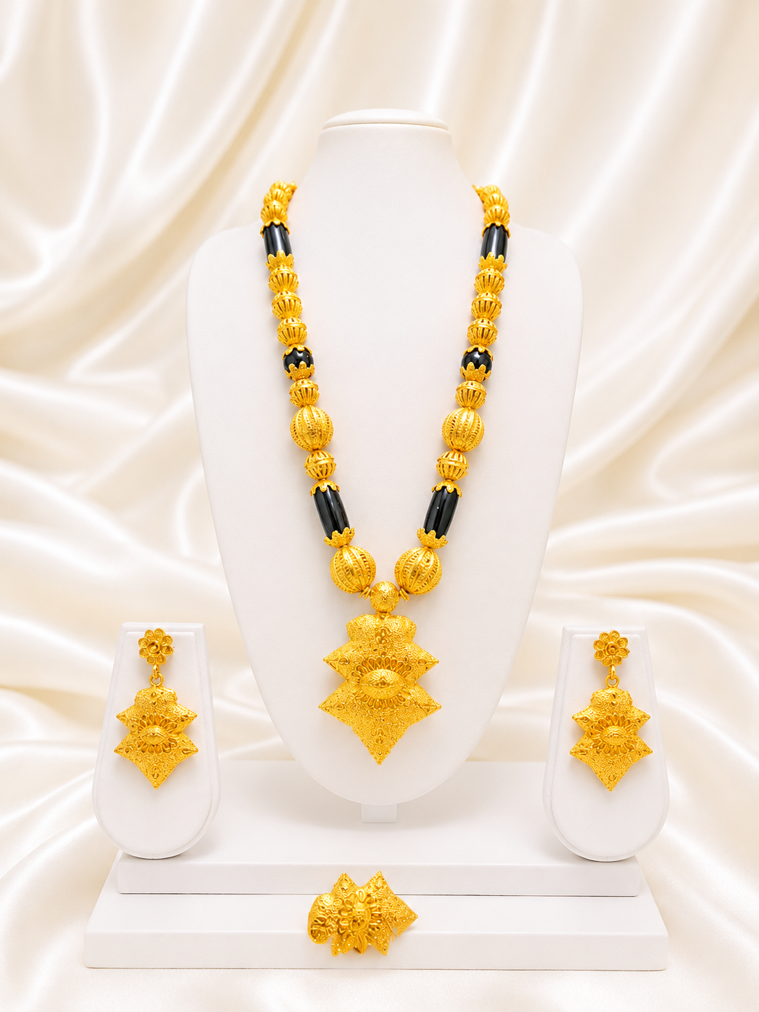 Ngalam Necklace 0001