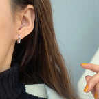 Pendientes de botón circulares en forma de U de plata: joyería vintage geométrica hecha a mano para novias y mujeres.
