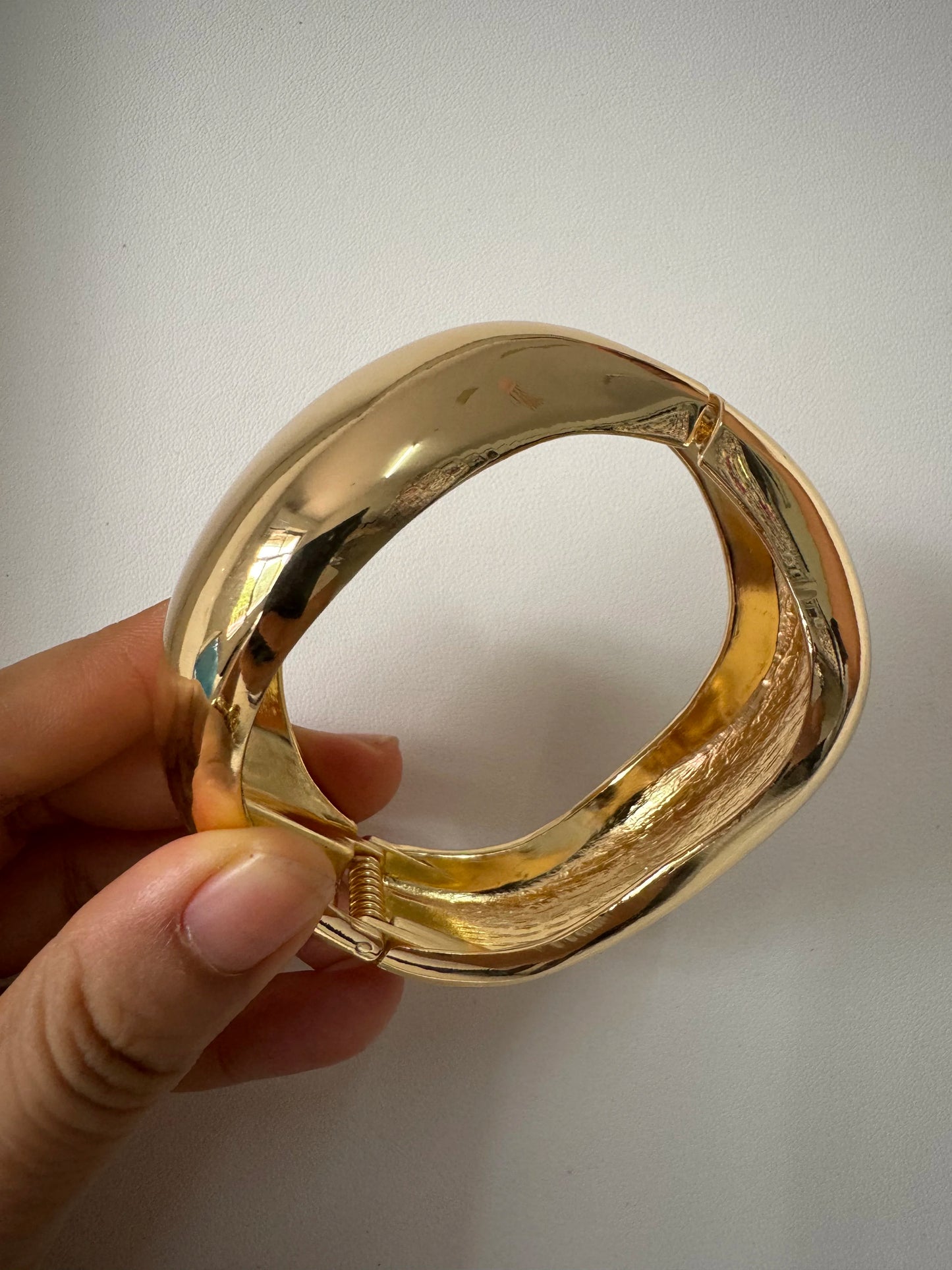 Vintage Chunky Irregular Cuff Bracelet – Gold & Silver Plated Smooth Metal Bangle for Women & Men