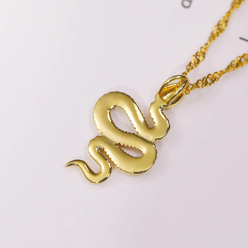 Collier pendentif serpent gothique – Ras-de-cou en acier inoxydable doré pour femme
