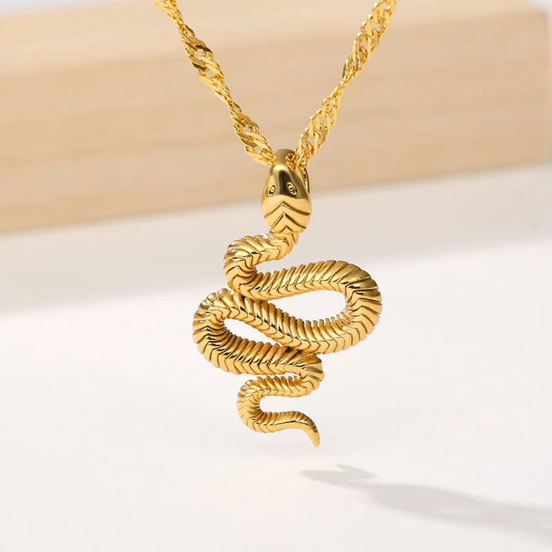 Collier pendentif serpent gothique – Ras-de-cou en acier inoxydable doré pour femme