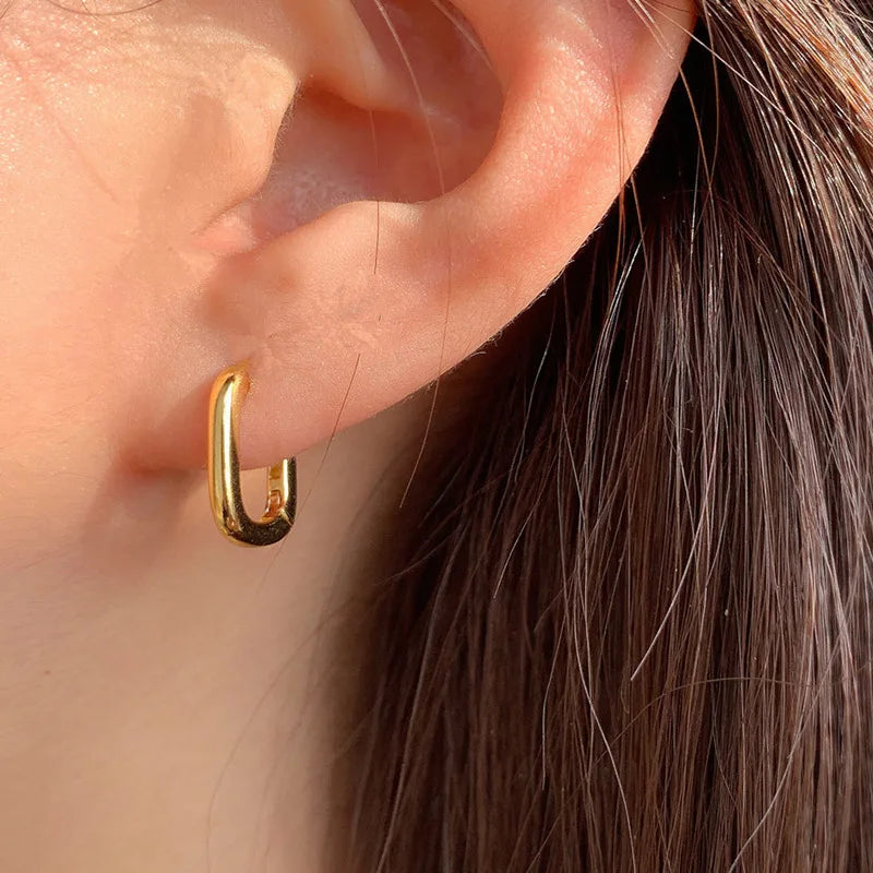Pendientes de botón circulares en forma de U de plata: joyería vintage geométrica hecha a mano para novias y mujeres.
