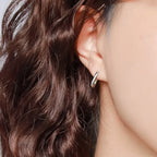 Pendientes de botón circulares en forma de U de plata: joyería vintage geométrica hecha a mano para novias y mujeres.