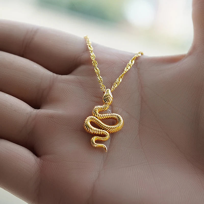 Collier pendentif serpent gothique – Ras-de-cou en acier inoxydable doré pour femme