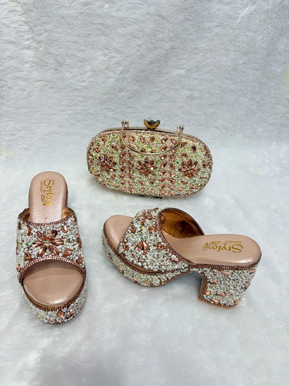 Conjunto de tacón y clutch 0006