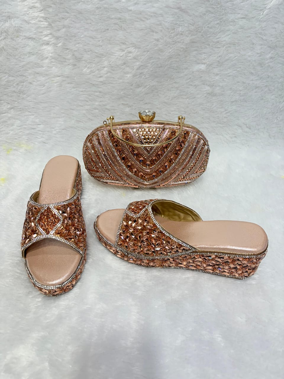 Conjunto de sandalias y bolso de mano 0002