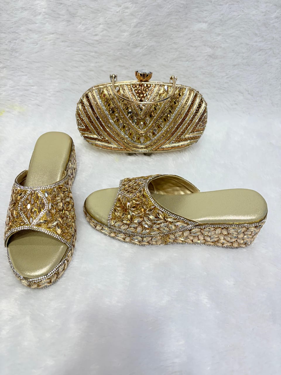Conjunto de sandalias y bolso de mano 0002