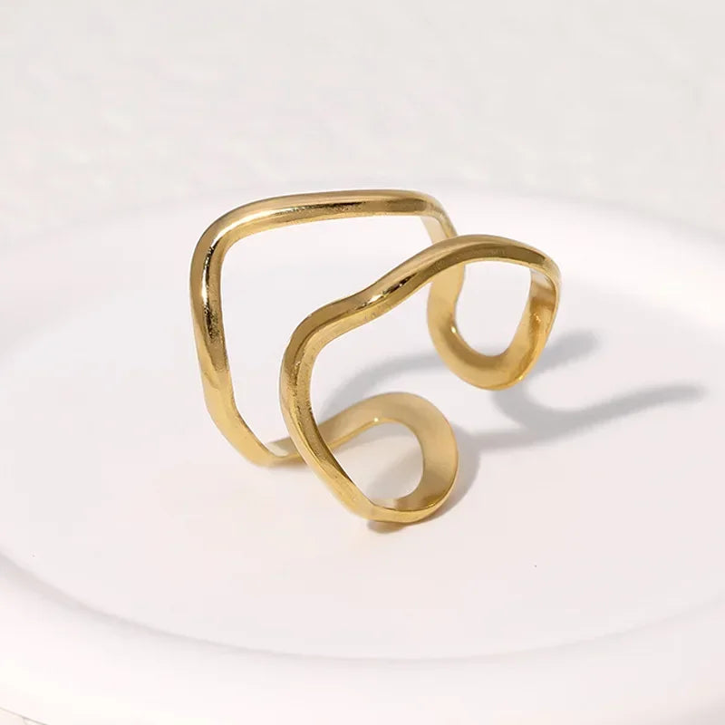 Bague cocktail géométrique Elariah en acier inoxydable plaqué or 14 carats – Bague de soirée audacieuse pour femme