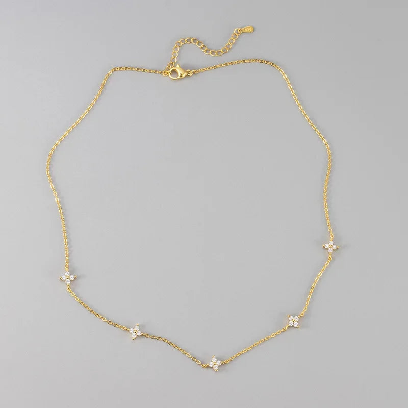 Collier trèfle à quatre feuilles plaqué or 18 carats pour femme – Acier inoxydable avec détails en zircone | Cadeau bijou de luxe