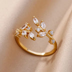 Bague ouverte géométrique ELARIAH plaquée or 18 carats et zircon – Alliance ajustable en acier inoxydable pour femmes, idéale pour les mariages et les fêtes.