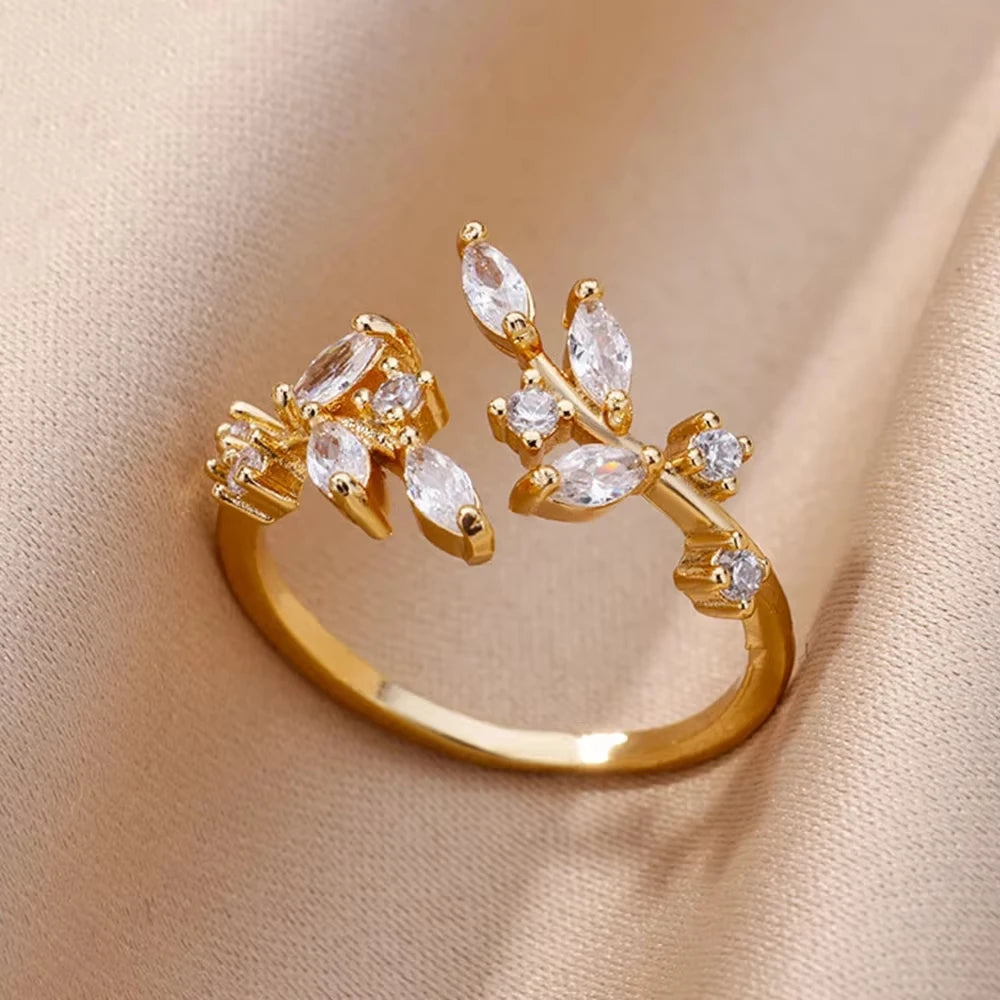Bague ouverte géométrique ELARIAH plaquée or 18 carats et zircon – Alliance ajustable en acier inoxydable pour femmes, idéale pour les mariages et les fêtes.