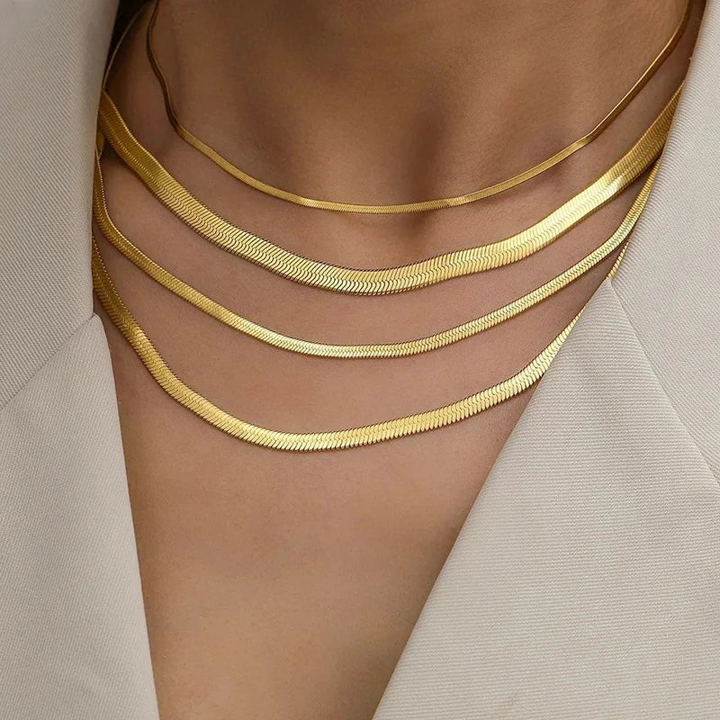 Gargantilla clásica de cadena plana de serpiente: diseño de espiga de acero inoxidable en oro y plata.
