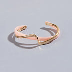 Bracelet jonc ouvert géométrique en acrylique blanc en forme de C pour femme – Bracelet manchette minimaliste en métal, bijou tendance moderne à offrir