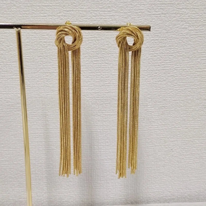 Pendientes largos de borlas de lujo exagerados: joyería llamativa con cadena geométrica dorada