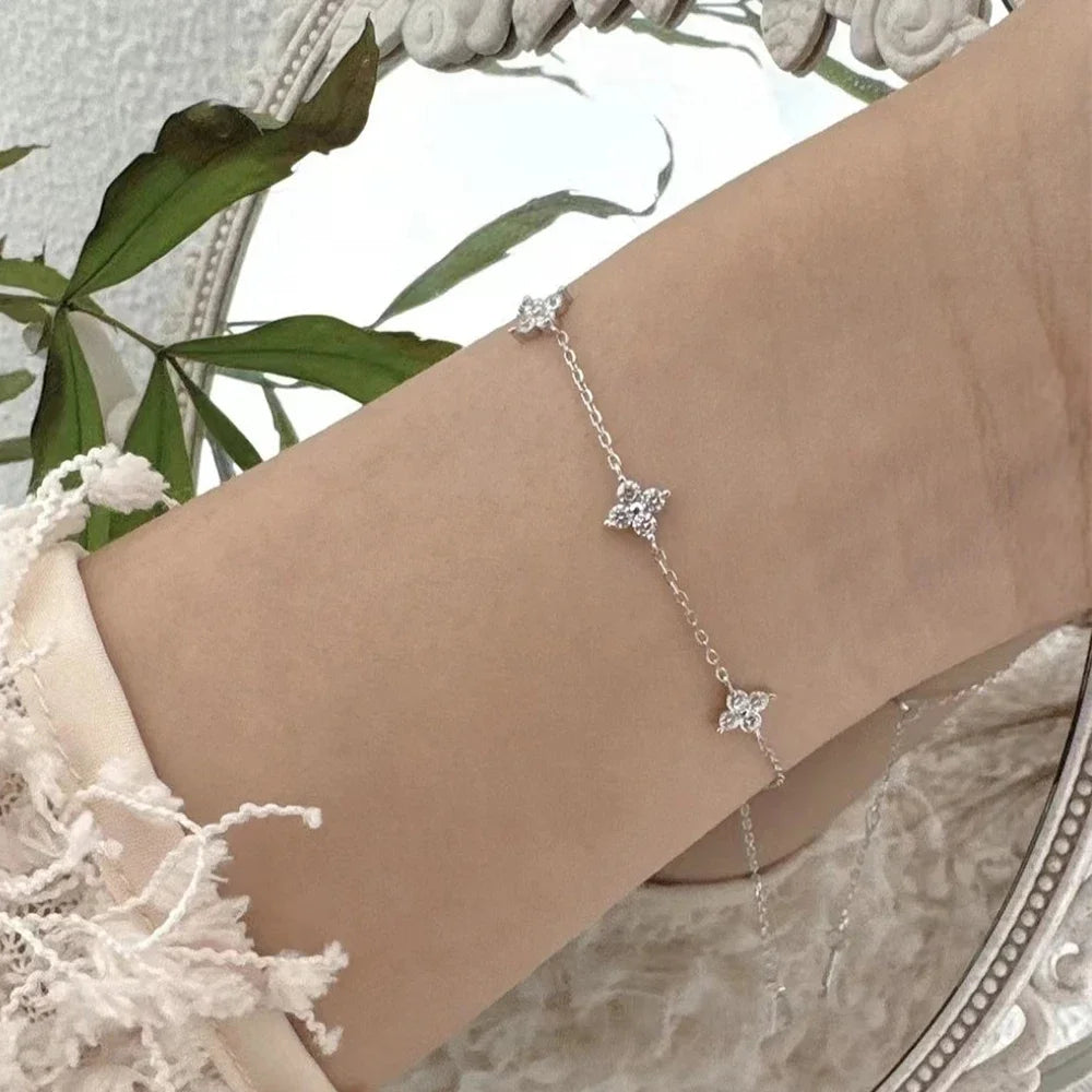 Collier trèfle à quatre feuilles plaqué or 18 carats pour femme – Acier inoxydable avec détails en zircone | Cadeau bijou de luxe
