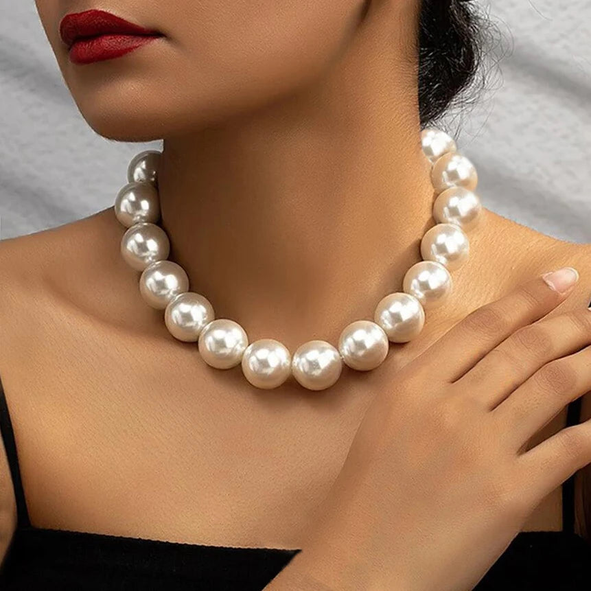 Collier ras du cou classique en perles d'imitation pour femme – Élégant collier de perles pour mariée et mariage