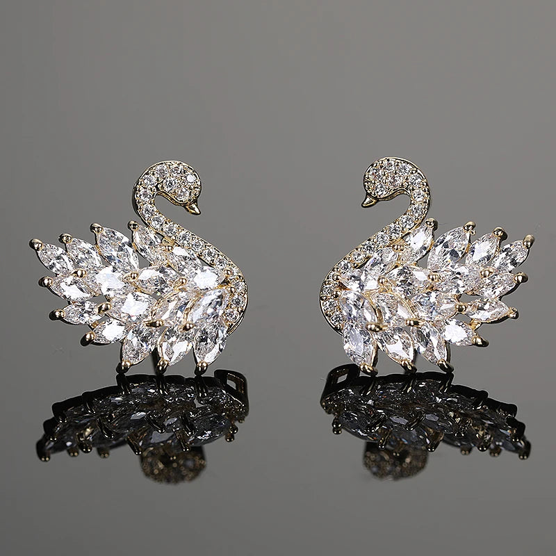 Boucles d'oreilles cygne en zircon pour femme – Boucles d'oreilles longues cygne en cuivre plaqué or serties de micro-pavés de zirconiums cubiques | Bijoux élégants style déesse
