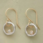 Boucles d'oreilles pendantes en forme de boule de pétales de perles – Boucles d'oreilles longues géométriques à fleurs pour femmes