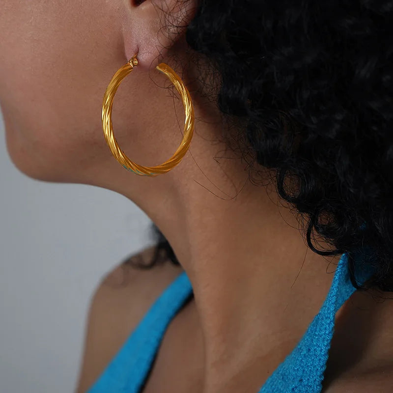Pendientes de aro redondos trenzados clásicos: acero inoxidable, estilo vintage, dorados y plateados.