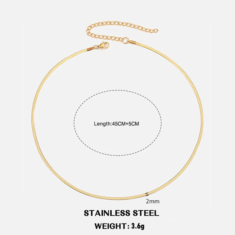 Collier ras du cou classique à chaîne serpent plate – Motif chevrons en acier inoxydable, or et argent