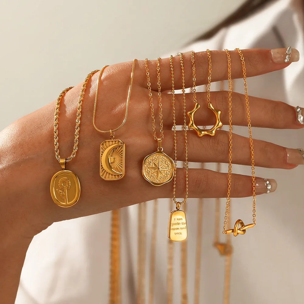 French Vintage Star & Moon Necklace – 316L Stainless Steel Celestial Pendant Chain (Unisex, Gold Tone) | ELARIAH