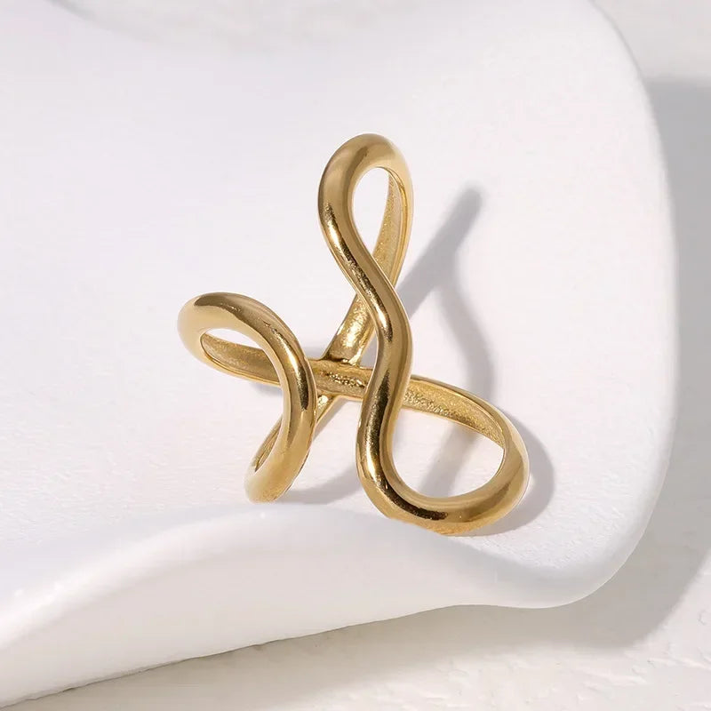 Bague cocktail géométrique Elariah en acier inoxydable plaqué or 14 carats – Bague de soirée audacieuse pour femme