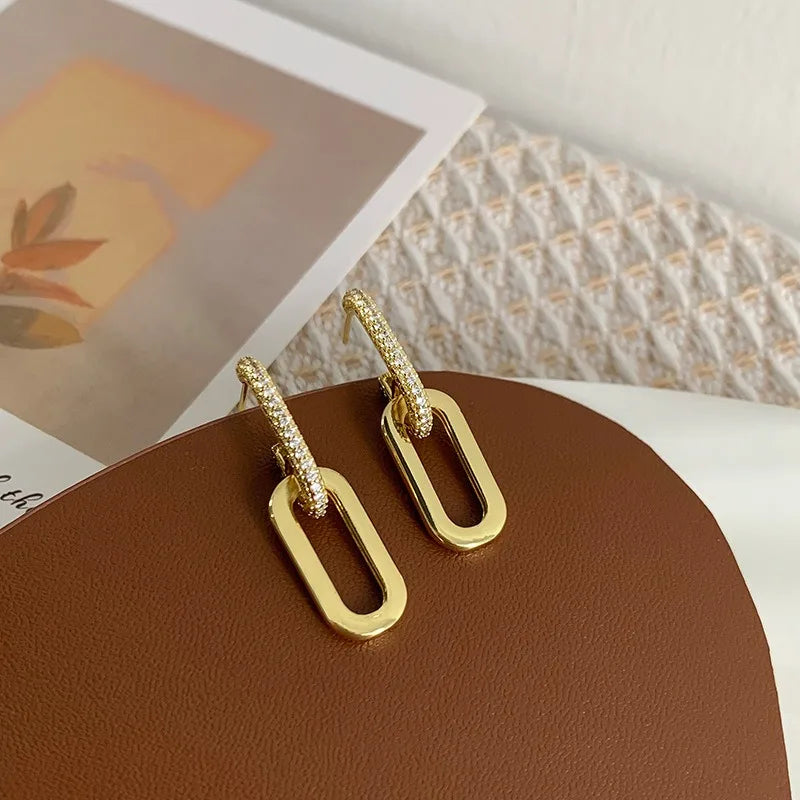Pendientes de aro retro de doble bucle con diseño geométrico dorado y plateado.