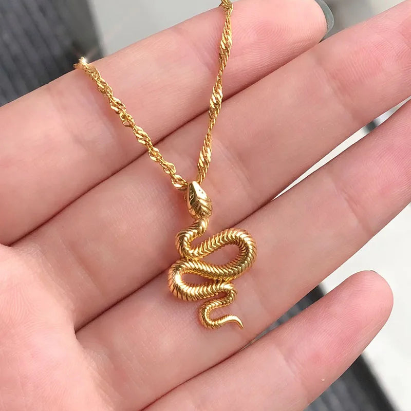Collier pendentif serpent gothique – Ras-de-cou en acier inoxydable doré pour femme
