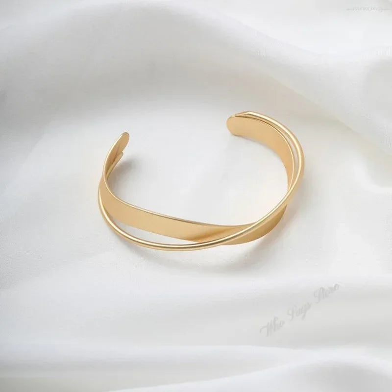 Gold Plated Mobius Stainless Steel Bracelet – Adjustable Women’s Luxury Bangle