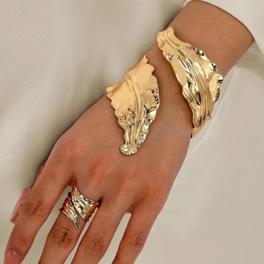 Ensemble bracelet et bague ajustable vintage en feuille d'or pour femme – Design feuille plissée, élégant ensemble de bijoux dorés