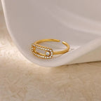Bague ouverte géométrique ELARIAH plaquée or 18 carats et zircon – Alliance ajustable en acier inoxydable pour femmes, idéale pour les mariages et les fêtes.