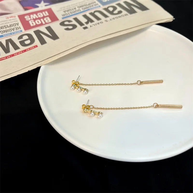 Boucles d'oreilles pendantes élégantes à longues pampilles et perles – Bijoux tendance en métal pour femmes