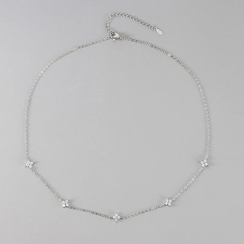 Collier trèfle à quatre feuilles plaqué or 18 carats pour femme – Acier inoxydable avec détails en zircone | Cadeau bijou de luxe