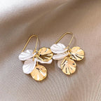 Pendientes de aro con flores de resina blanca y marrón de moda: diseño llamativo de gardenia