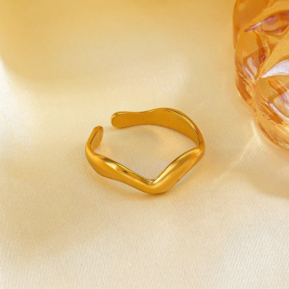 Bague cocktail géométrique Elariah en acier inoxydable plaqué or 14 carats – Bague de soirée audacieuse pour femme