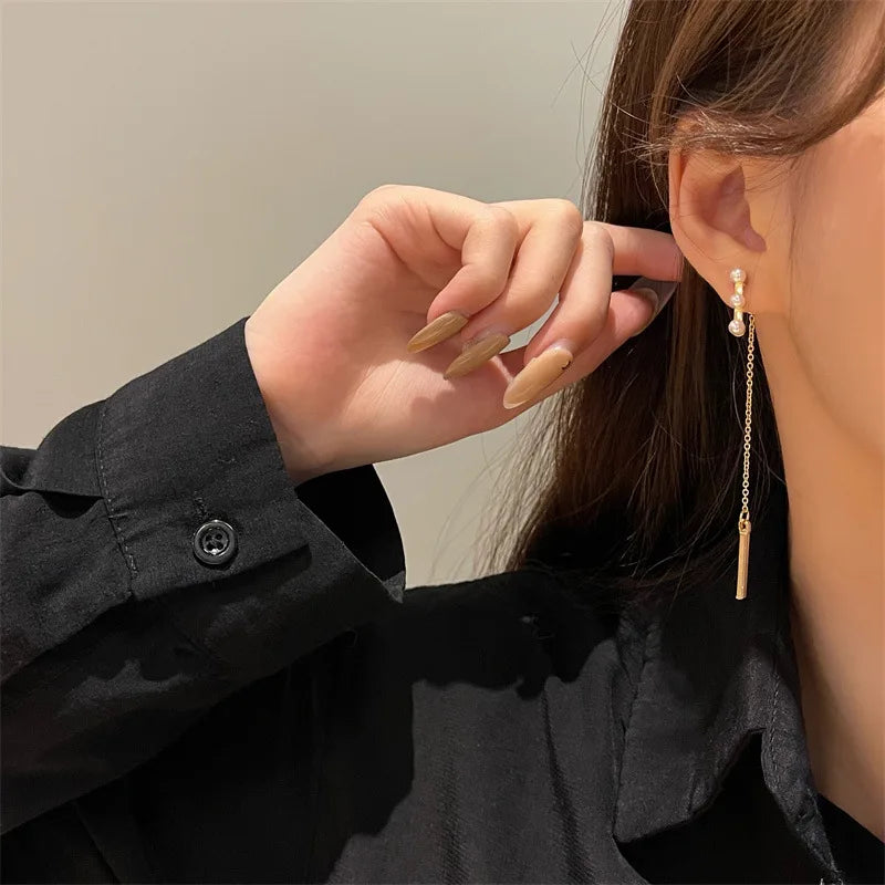Boucles d'oreilles pendantes élégantes à longues pampilles et perles – Bijoux tendance en métal pour femmes