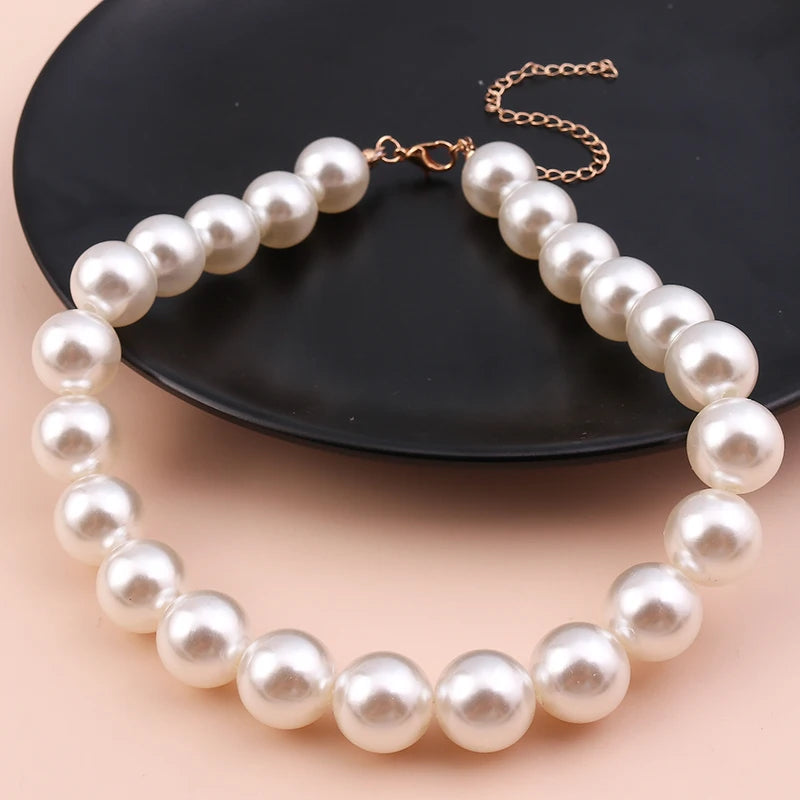 Collier ras du cou classique en perles d'imitation pour femme – Élégant collier de perles pour mariée et mariage