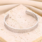 Brazalete vintage irregular de oro: brazalete abierto de acero inoxidable para mujer y hombre.