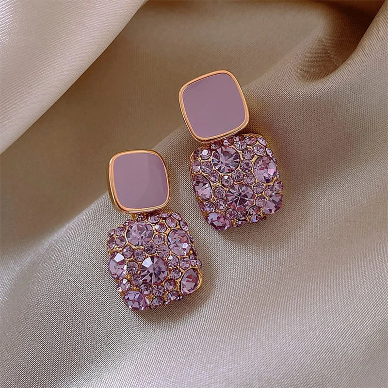 Boucles d'oreilles pendantes géométriques vintage en cristal violet pour femme – Boucles d'oreilles pendantes brillantes et originales | ELARIAH
