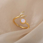 Bague ouverte géométrique ELARIAH plaquée or 18 carats et zircon – Alliance ajustable en acier inoxydable pour femmes, idéale pour les mariages et les fêtes.