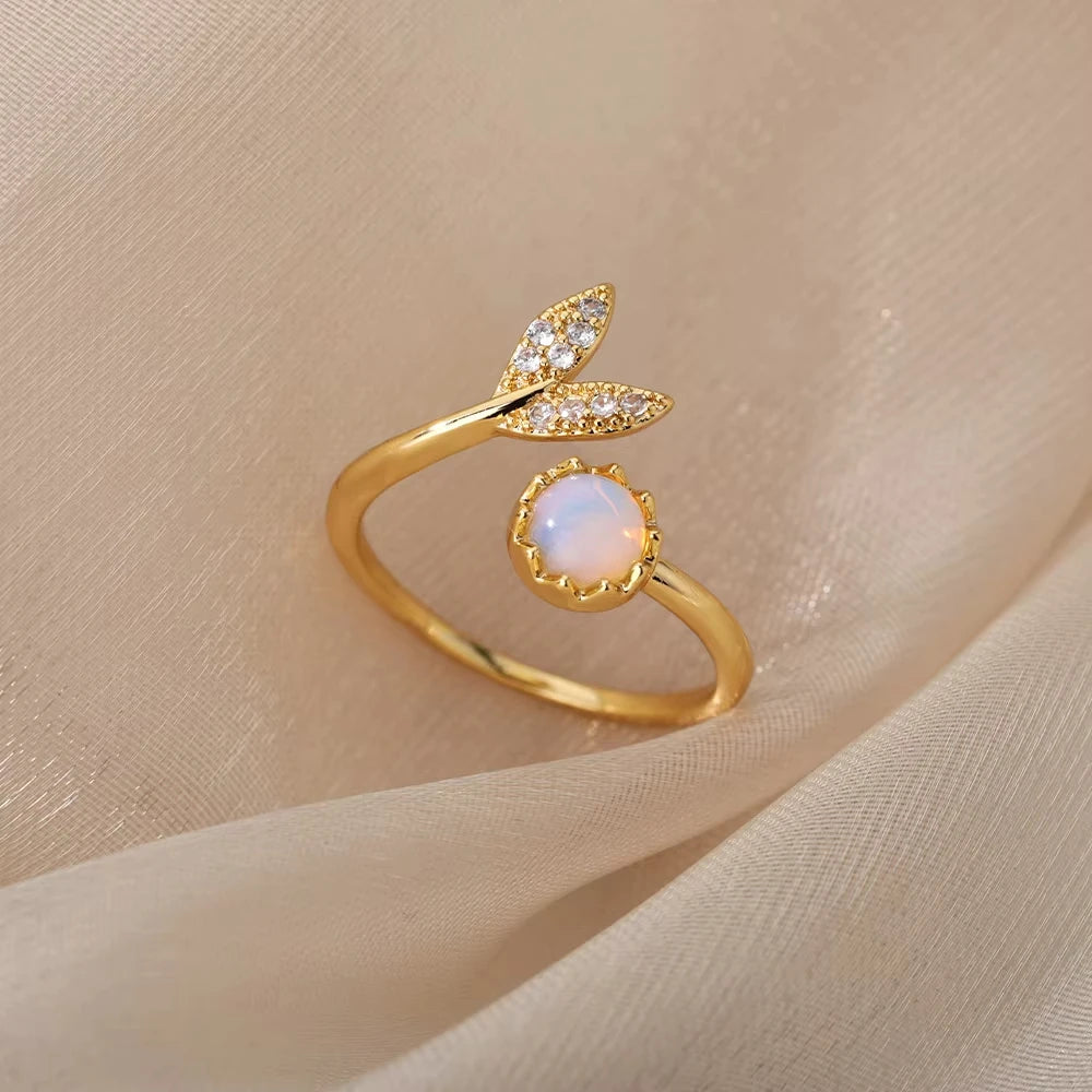 Bague ouverte géométrique ELARIAH plaquée or 18 carats et zircon – Alliance ajustable en acier inoxydable pour femmes, idéale pour les mariages et les fêtes.