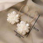 Boucles d'oreilles pendantes en forme de boule de pétales de perles – Boucles d'oreilles longues géométriques à fleurs pour femmes