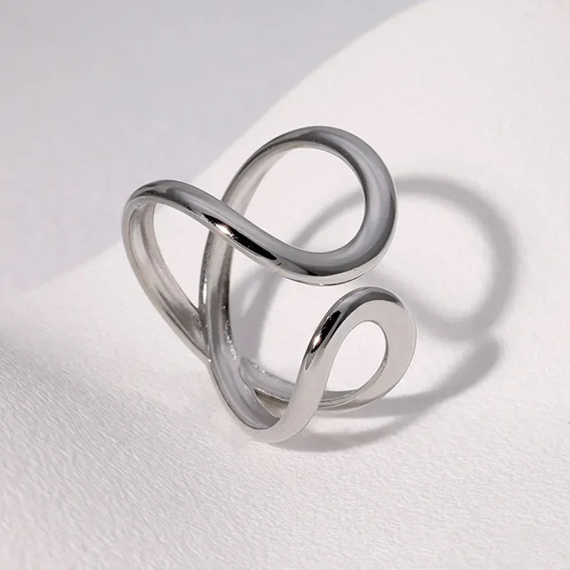 Bague cocktail géométrique Elariah en acier inoxydable plaqué or 14 carats – Bague de soirée audacieuse pour femme