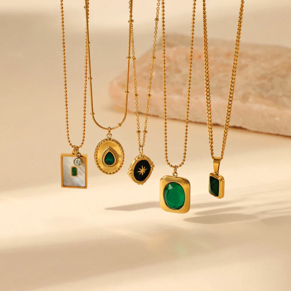 Collier vintage français étoile et lune – Chaîne pendentif céleste en acier inoxydable 316L (unisexe, doré) | ELARIAH
