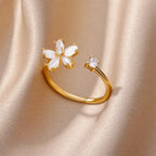 Bague ouverte géométrique ELARIAH plaquée or 18 carats et zircon – Alliance ajustable en acier inoxydable pour femmes, idéale pour les mariages et les fêtes.